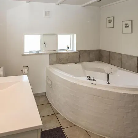 Awesome In With Kitchen בית נופש